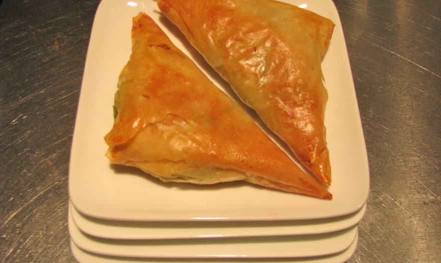 Самса с мясом и помидорами