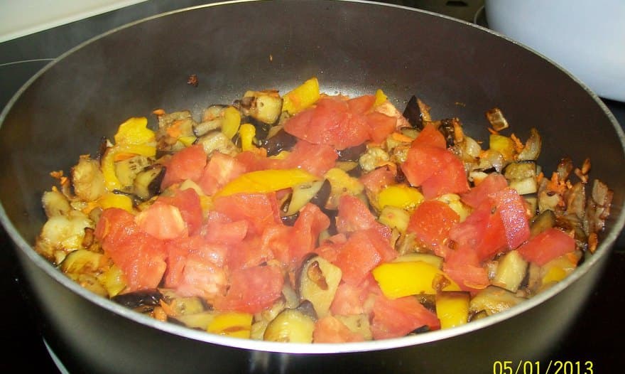Паста с креветками и овощами