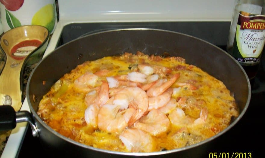 Паста с креветками и овощами