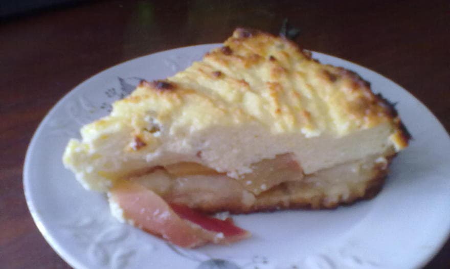 Пирог с творогом и яблоками