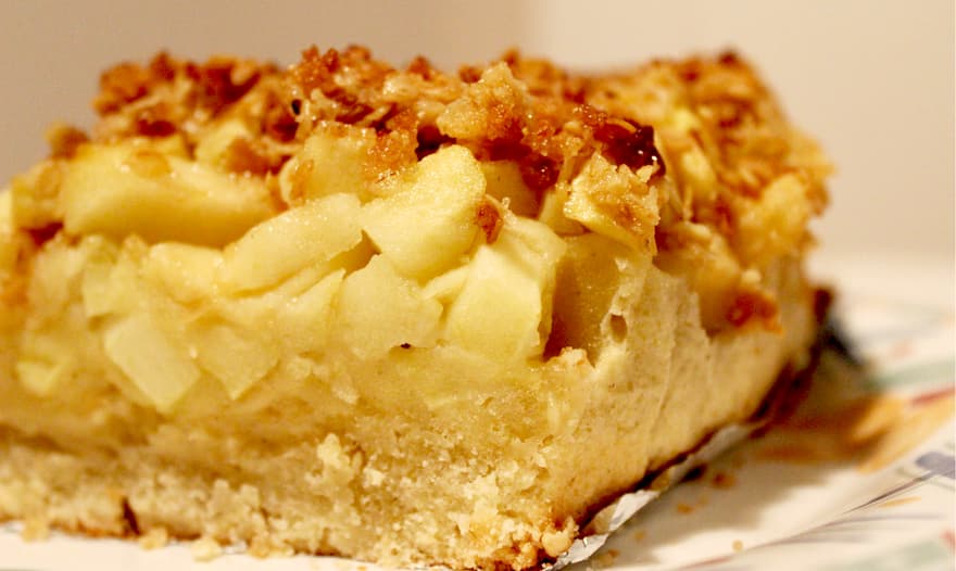 Кекс с яблоком и хрустящей корочкой (Apple Crumble Cake)