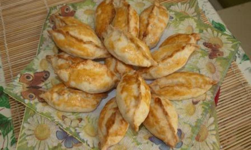 Пирожки с рисом, яйцами и шпинатом