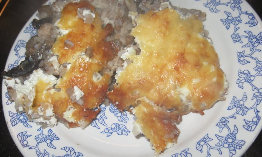 Гречневая запеканка с курицей и грибами 