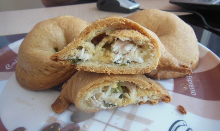 Легкие пирожки с курицей и сыром
