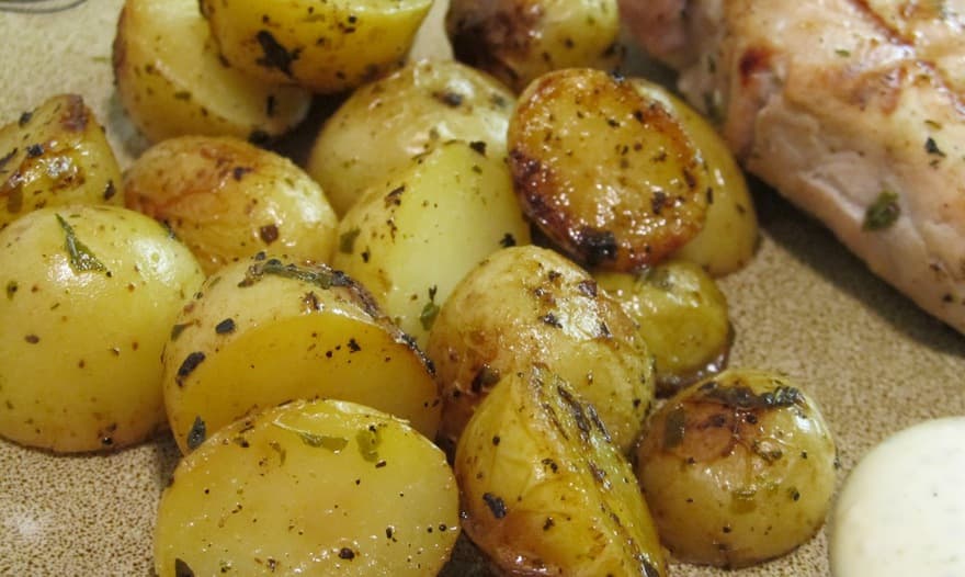 Курочка с картошечкой, запеченная с лимоном