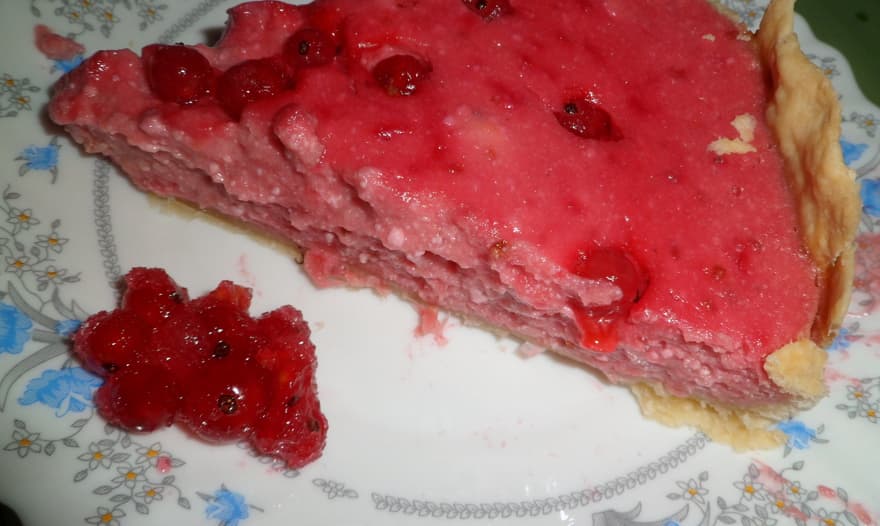 Пирог с муссом из красной смородины
