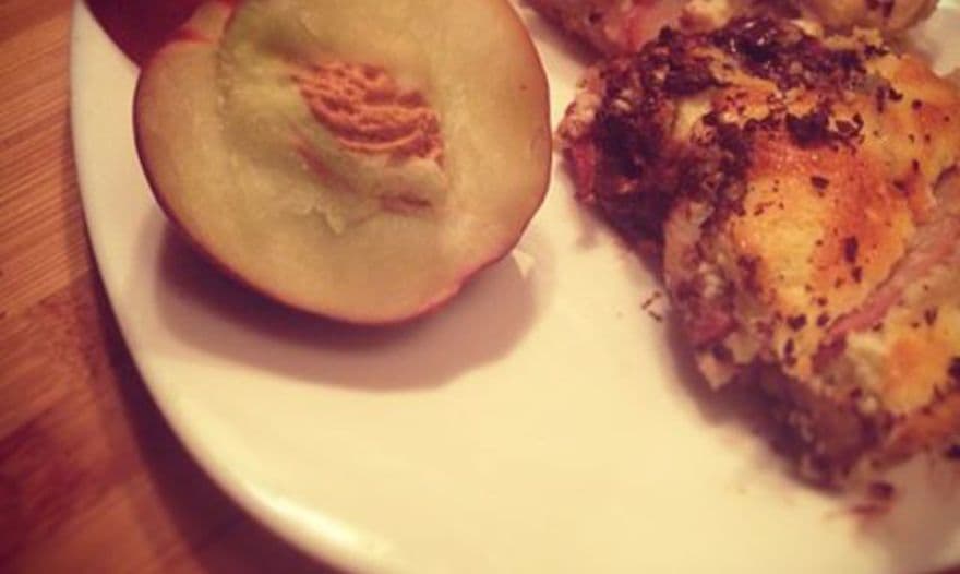 Пирог с персиками и шоколадом