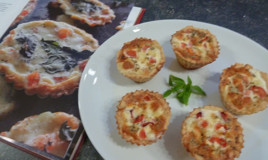 Пирожки с помидорами