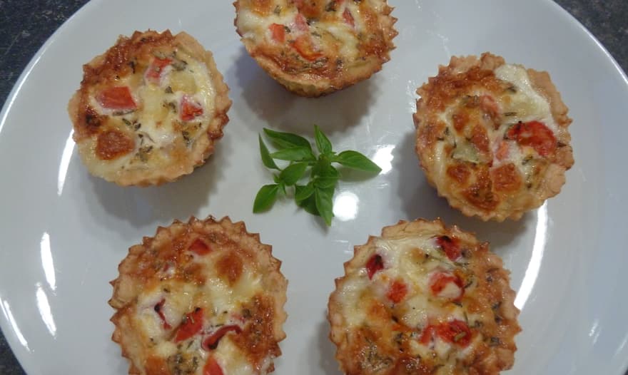 Пирожки с помидорами