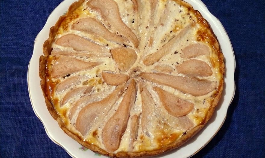 Пирог с грушами и шоколадом