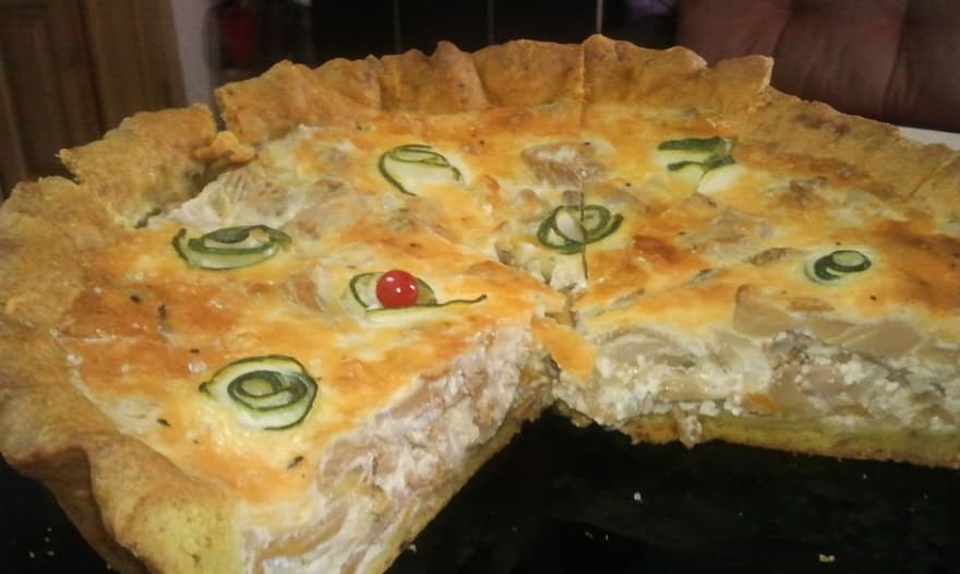 Открытый пирог с лисичками и цукини на ароматном тесте (для Натальи и Команды ЕД)