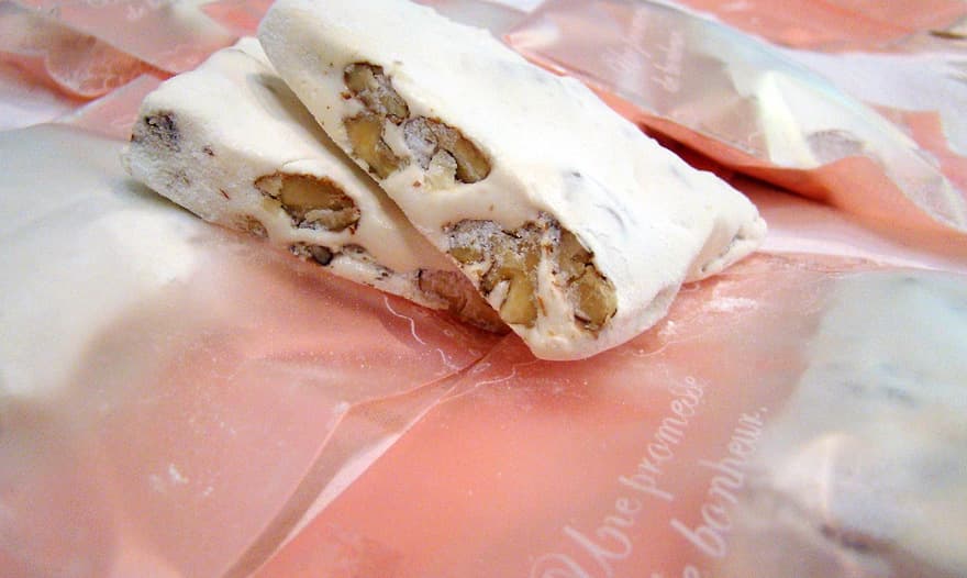 Нуга с миндалем и грецкими орехами