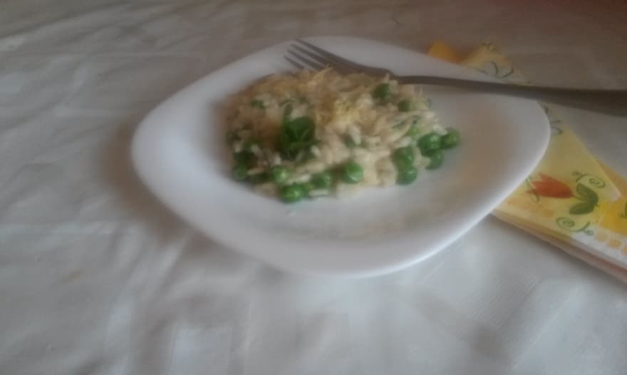 Ризотто с зеленым горошком, сыром Джюгас и мятой