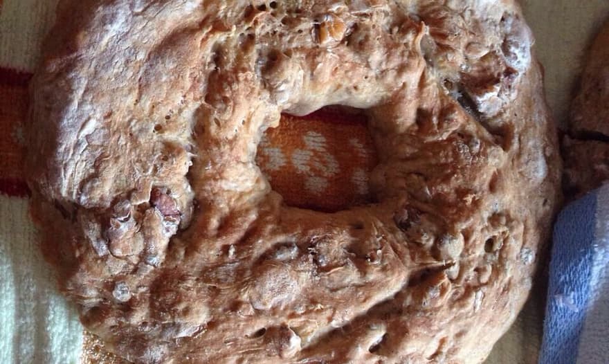 Хлеб с грецкими орехами от Ришара Бертине