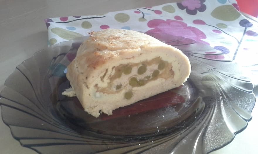 Нежнейший куриный рулет с омлетом