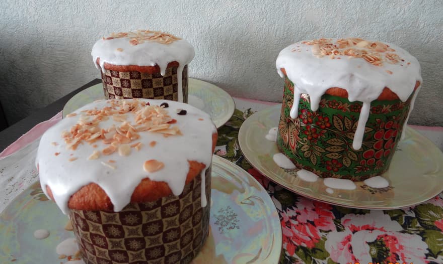 Куличи с апельсиновой цедрой и вяленой клюквой