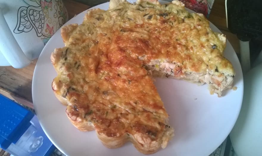 Киш с тунцом