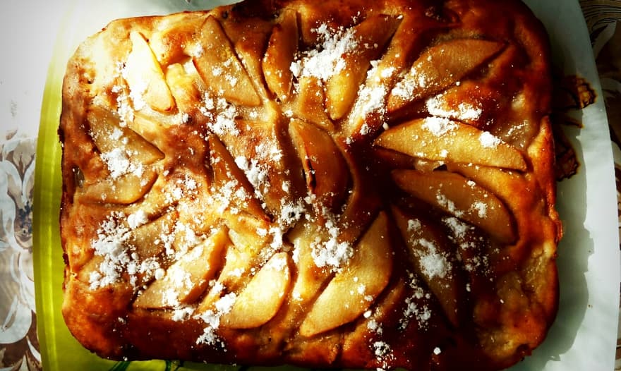 Ароматный пирог с грушами, медом и миндалем (постный)