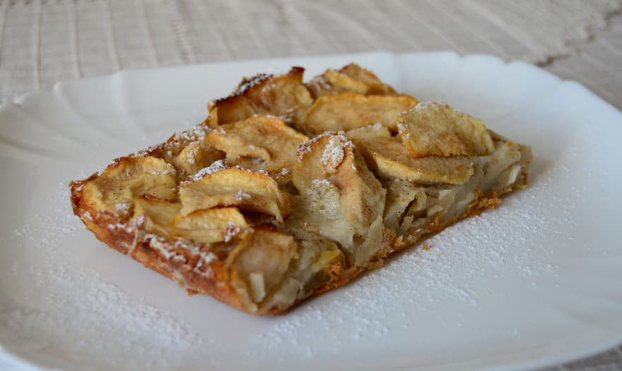 Французский яблочный пирог (Gâteau invisible aux pommes)