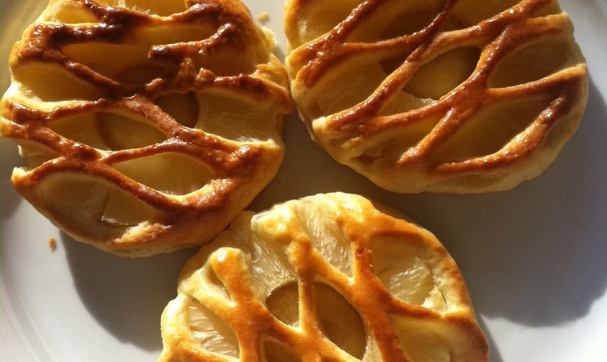 Слойки с ананасом