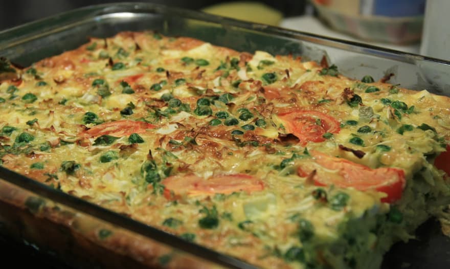 Запеканка с капустой, сыром и зеленым горошком 