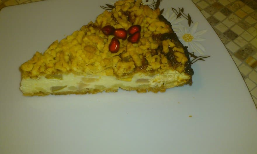 Тертый пирог с творогом и грушами