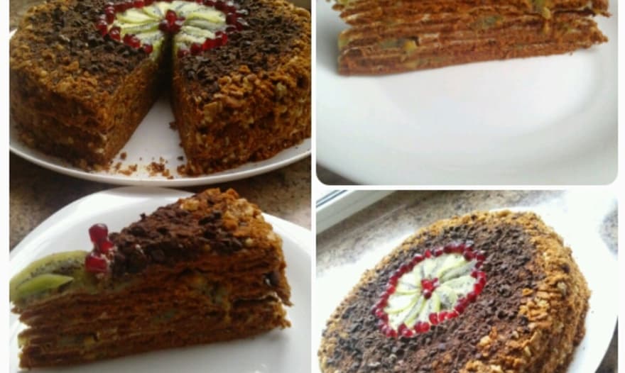 Карамельный медовик с клубникой