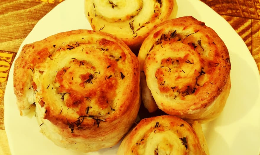Булочки с чесноком,сыром и пряными травами