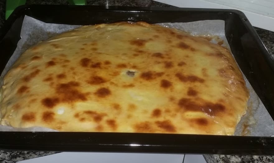 Дрожжевой пирог с мясом