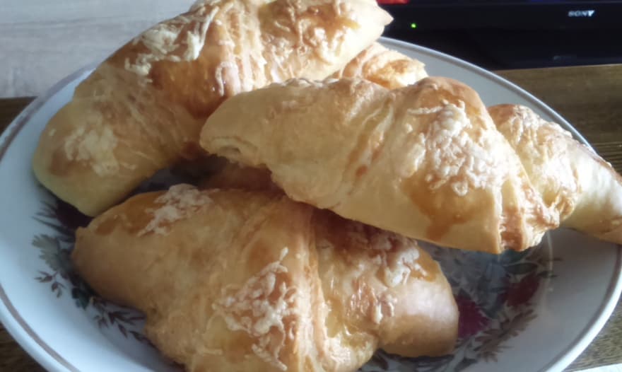 Сырные круассаны