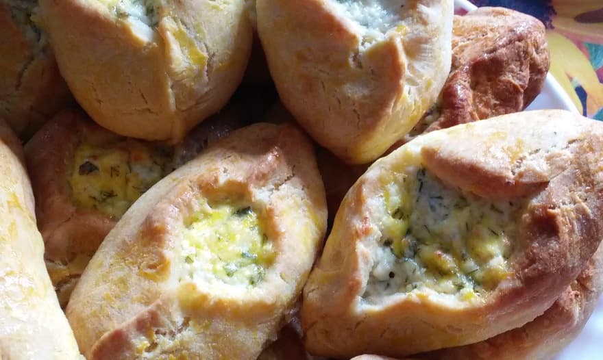 Пирожки с сыром и зеленью "Лодочки" 