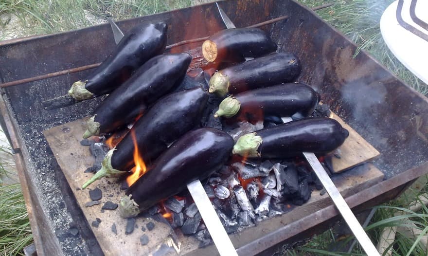 Шашлык, замаринованный с зеленью