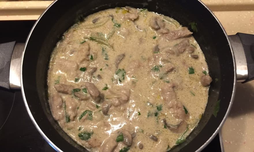 Бефстроганов (Boeuf Stroganoff)