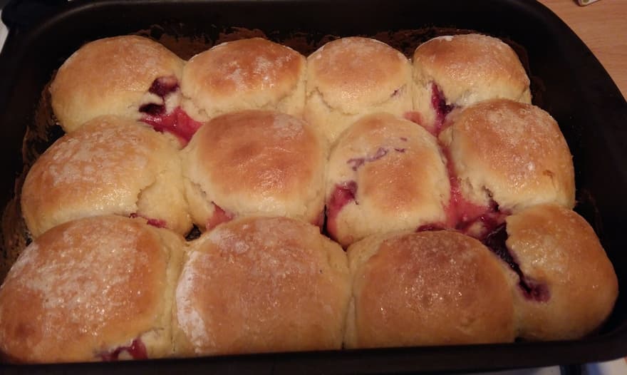 Булочки с начинкой, запечённые в сливках (Rohrnudeln)