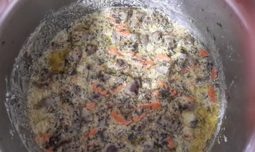 Куриные сердечки в горчично-cливочном соусе