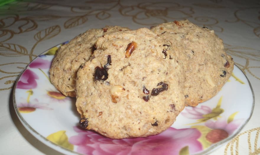 Печенье с черносливом, грецкими орехами и корицей 