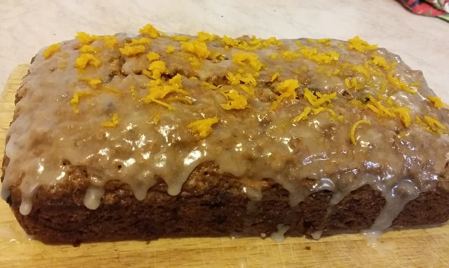Морковный кекс с грецкими орехами и изюмом