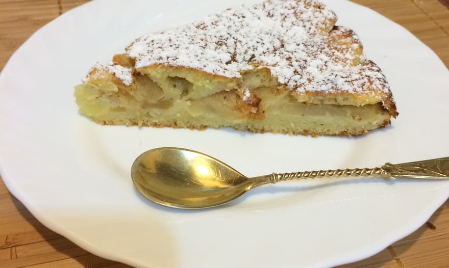 Пирог с творогом и яблоками