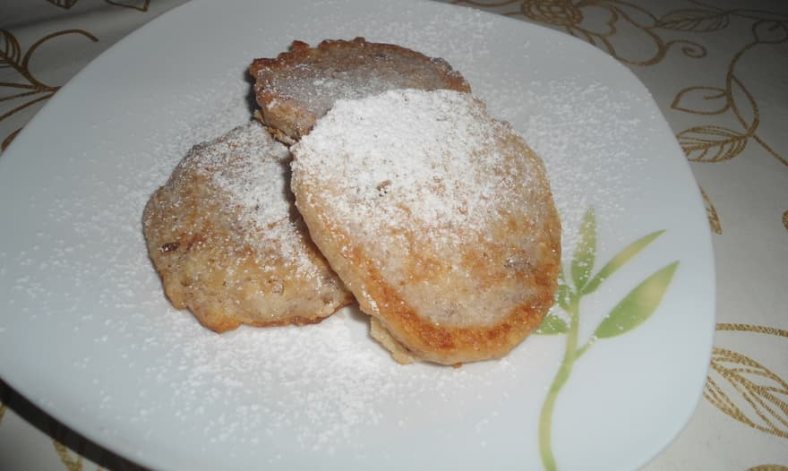 Овсяные оладушки на кефире с изюмом и корицей 