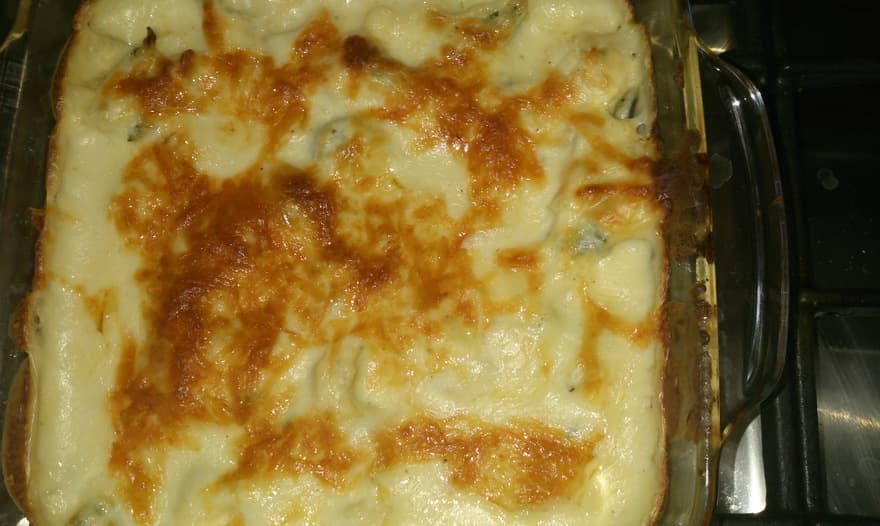Брокколи, запеченная под сырным соусом