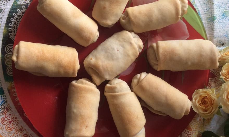 Пирожки из тончайшего теста с яблочным рисом