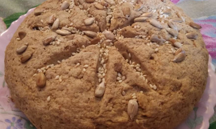 Пшенично-ржаной хлеб с семечками