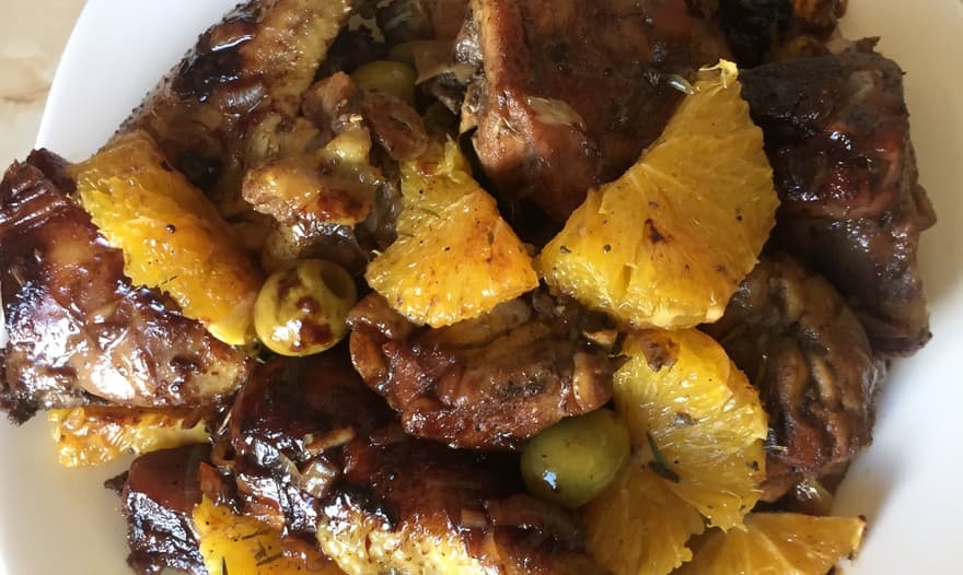 Курица с апельсинами и оливками 