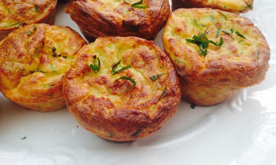 Маффины с кабачком, сыром и мятой  