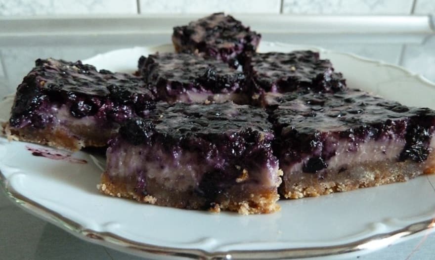Барс с черникой и лимонным кремом
