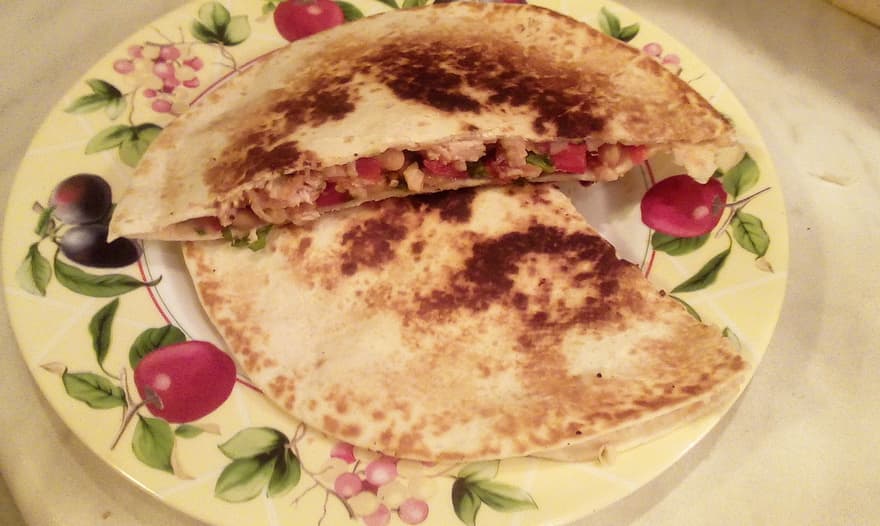 Кесадилья с курицей и сыром 