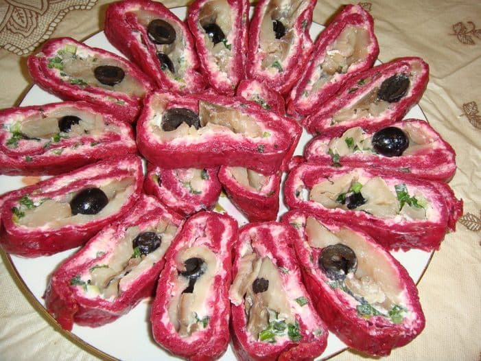 Свекольный рулет с горбушей