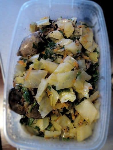 Капуста с куриной печенью и сердечками