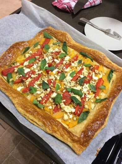Пирог с козьим сыром и запеченным перцем 