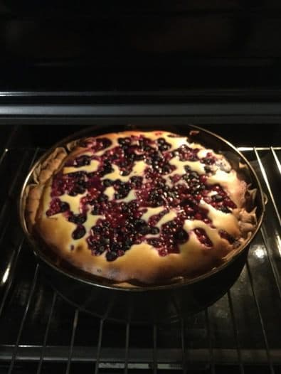 Бруснично-яблочный пирог со сливочным сыром
